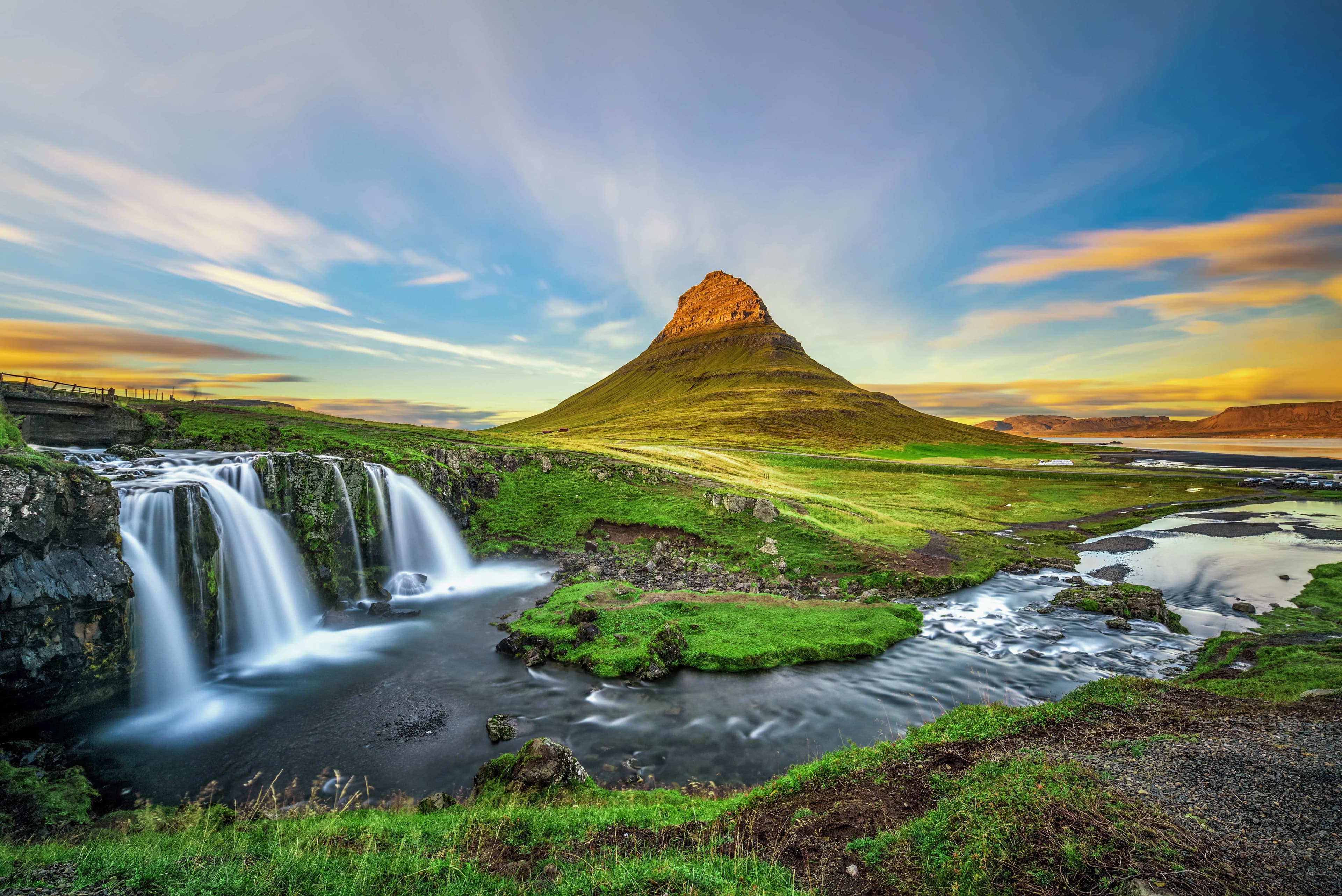 Iceland Circumnavigation: Mountains, Volcanoes and Waterfalls