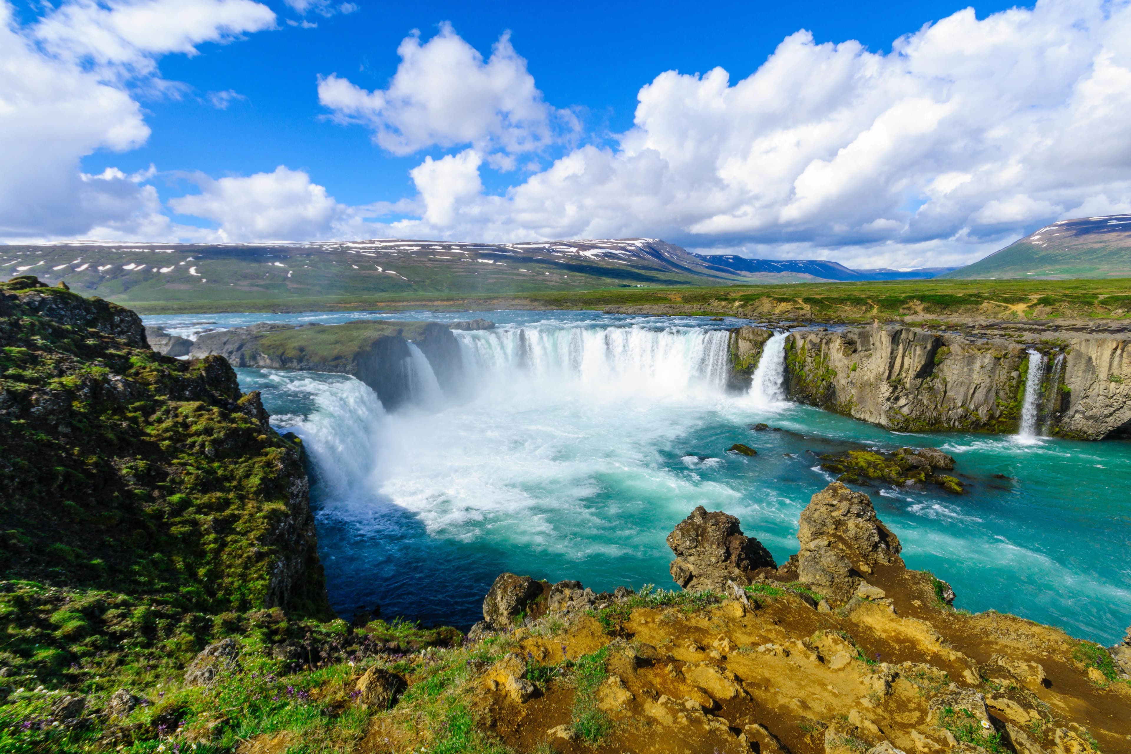 Iceland Circumnavigation: Mountains, Volcanoes and Waterfalls