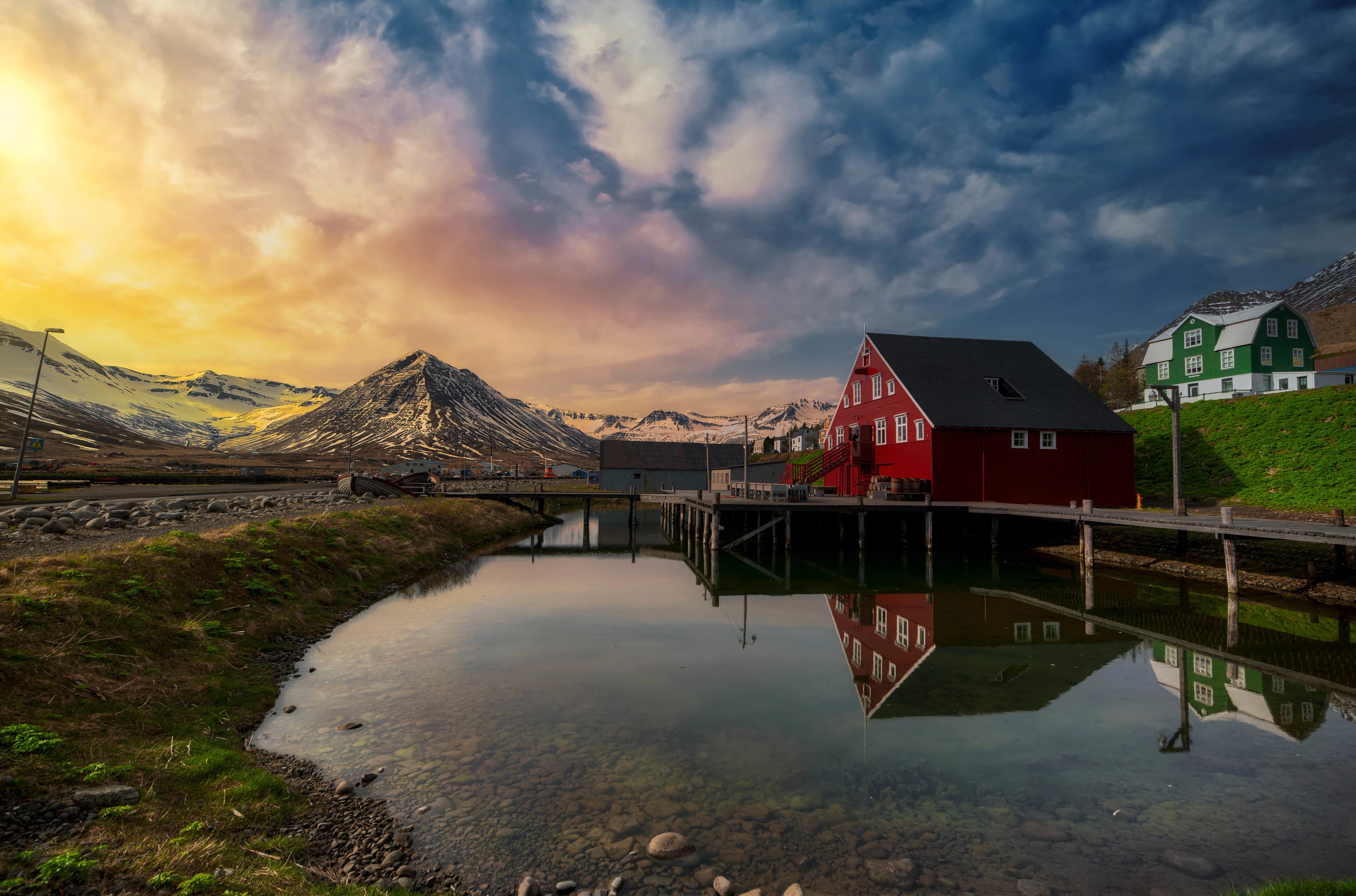 Iceland Circumnavigation: Mountains, Volcanoes and Waterfalls